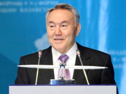 Назарбаев против воли стал лидером нации