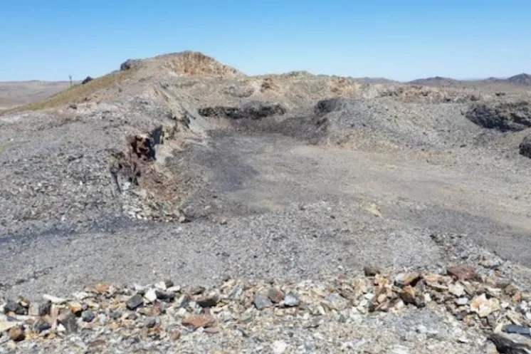 Неглубокий карьер в северо-западной части месторождения / фото из отчета о предварительной экологической и социальной оценке 