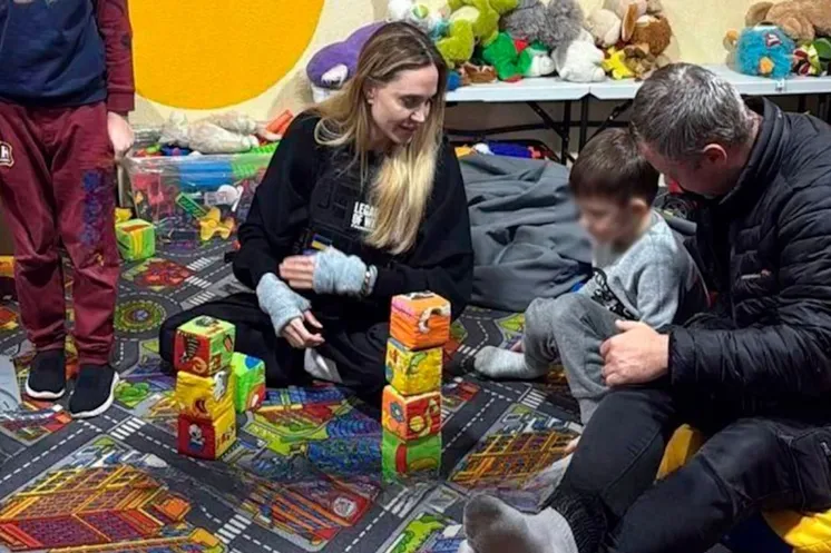 Анджелина Джоли в Херсоне, 5 ноября 2025 года (Фото: oleksiihoncharenko / Telegram)