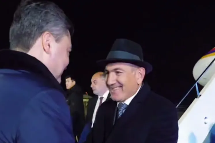 скриншот видео прибытия Н.Пашиняна в Астану