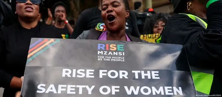 Протесты против фемицидов в Йоханнесбурге (фото из архива)/Фото: Sodiq Adelakum/REUTERS
