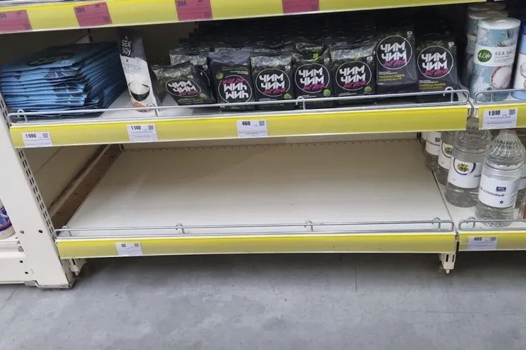 фото пустых полок в Уральске