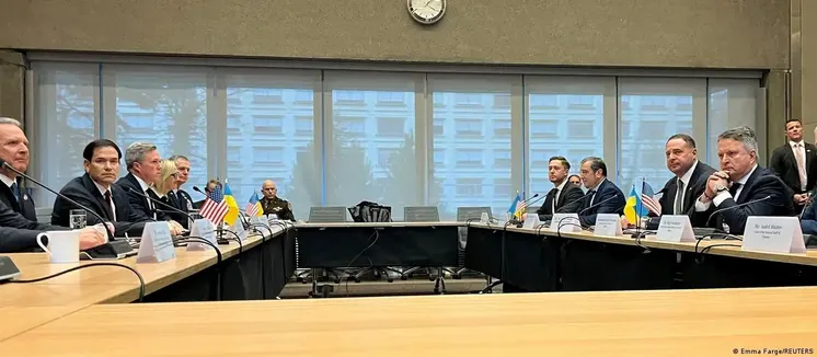 Делегации Украины и США в Женеве 23 октябряФото: Emma Farge/REUTERS