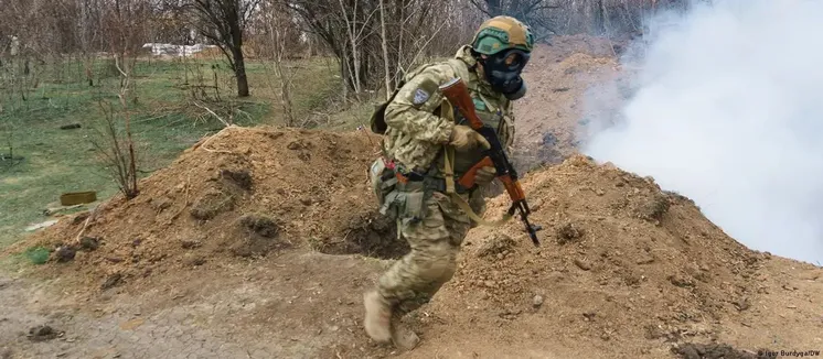 Украинские военные на учениях вблизи линии фронта на Донбассе (фото из архива)/Фото: Igor Burdyga/DW