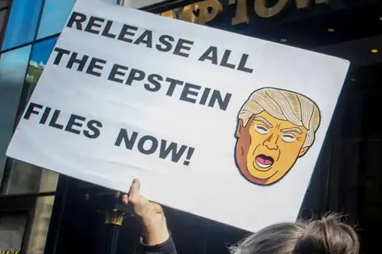Призыв опубликовать документы по делу Эпштейна на демонстрации в Нью-Йорке/Фото: John Marshall Mantel/ZUMA/IMAGO