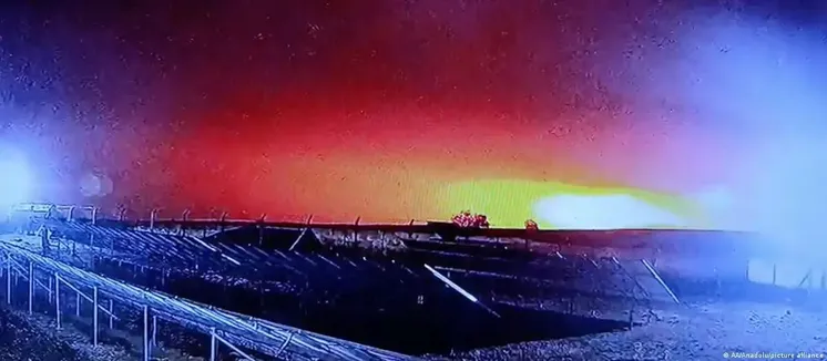 Момент крушения самолета с главой Генштаба Ливии на борту/Фото: AA/Anadolu/picture alliance