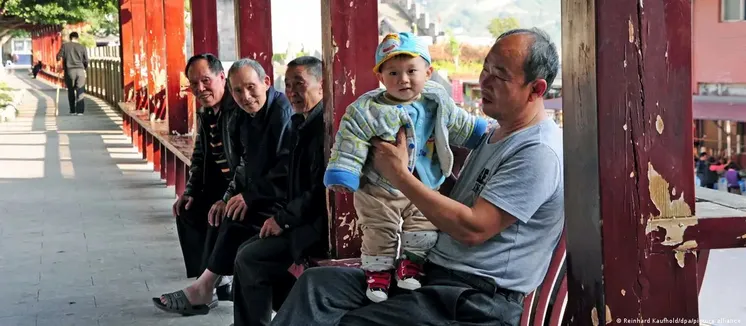 Население Китая сокращается из-за спада рождаемости/Фото: Reinhard Kaufhold/dpa/picture alliance