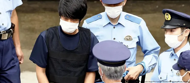 Суд в Японии приговорил убийцу Синдзо Абэ к пожизненному заключению/Фото: Kenichi Unaki/The Yomiuri Shimbun/AP Photo/picture alliance