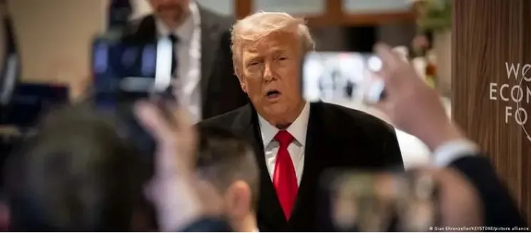 Дональд Трамп Давота/ Сурет: Gian Ehrenzeller/KEYSTONE/picture alliance